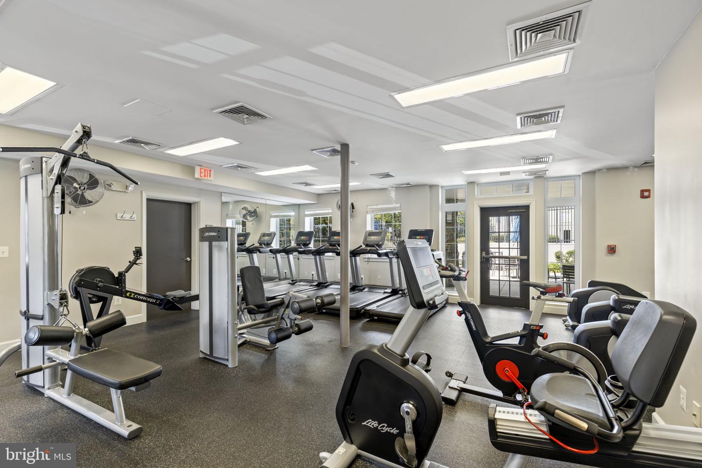 4167 S FOUR MILE RUN DR #103, ARLINGTON, Virginia 22204, 2 Bedrooms Bedrooms, ,2 BathroomsBathrooms,Residential,For sale,4167 S FOUR MILE RUN DR #103,VAAR2058726 MLS # VAAR2058726