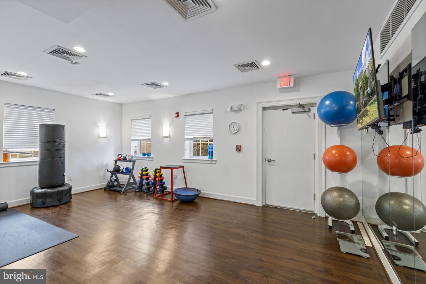4167 S FOUR MILE RUN DR #103, ARLINGTON, Virginia 22204, 2 Bedrooms Bedrooms, ,2 BathroomsBathrooms,Residential,For sale,4167 S FOUR MILE RUN DR #103,VAAR2058726 MLS # VAAR2058726