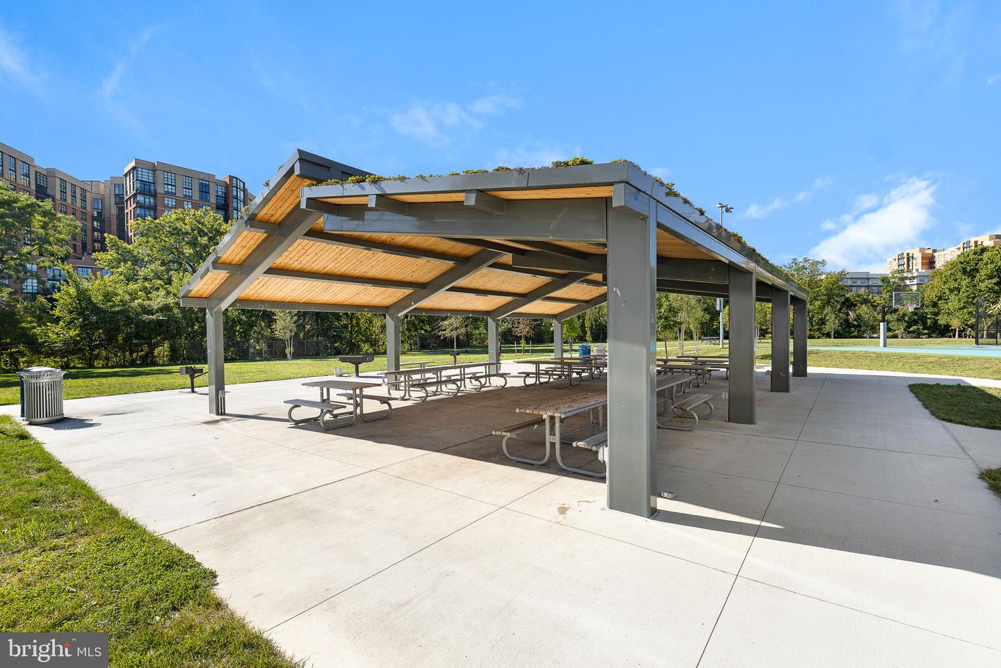 4167 S FOUR MILE RUN DR #103, ARLINGTON, Virginia 22204, 2 Bedrooms Bedrooms, ,2 BathroomsBathrooms,Residential,For sale,4167 S FOUR MILE RUN DR #103,VAAR2058726 MLS # VAAR2058726