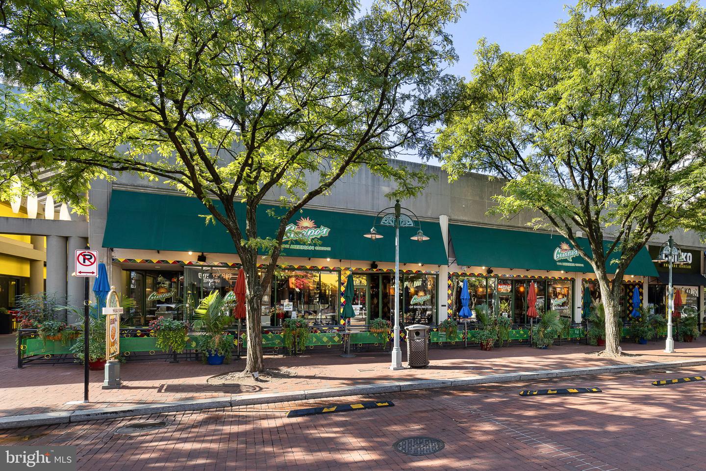 4167 S FOUR MILE RUN DR #103, ARLINGTON, Virginia 22204, 2 Bedrooms Bedrooms, ,2 BathroomsBathrooms,Residential,For sale,4167 S FOUR MILE RUN DR #103,VAAR2058726 MLS # VAAR2058726