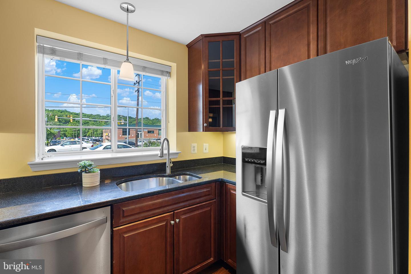 4167 S FOUR MILE RUN DR #103, ARLINGTON, Virginia 22204, 2 Bedrooms Bedrooms, ,2 BathroomsBathrooms,Residential,For sale,4167 S FOUR MILE RUN DR #103,VAAR2058726 MLS # VAAR2058726