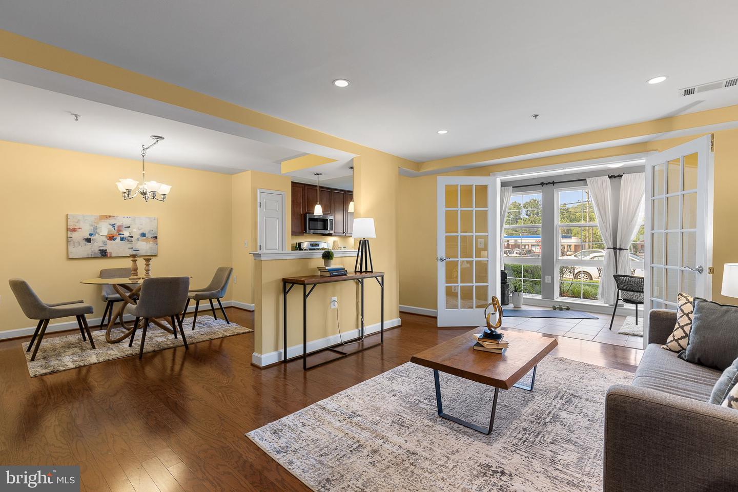 4167 S FOUR MILE RUN DR #103, ARLINGTON, Virginia 22204, 2 Bedrooms Bedrooms, ,2 BathroomsBathrooms,Residential,For sale,4167 S FOUR MILE RUN DR #103,VAAR2058726 MLS # VAAR2058726