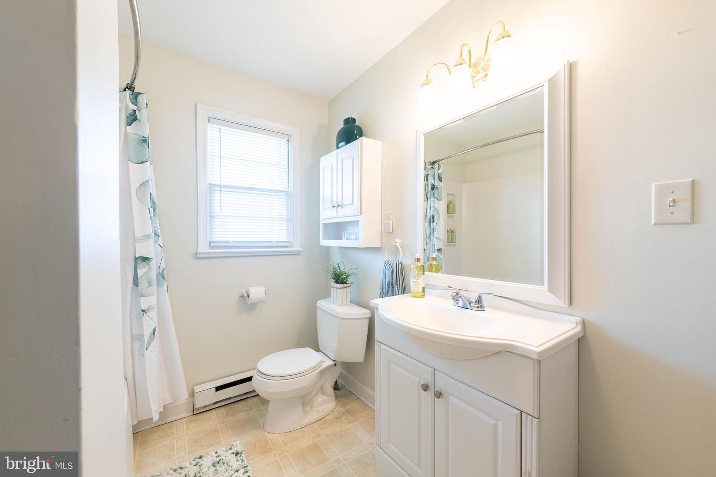 4462 MARTINSBURG PIKE, CLEAR BROOK, Virginia 22624, 4 Bedrooms Bedrooms, 10 Rooms Rooms,2 BathroomsBathrooms,Residential,For sale,4462 MARTINSBURG PIKE,VAFV2034654 MLS # VAFV2034654