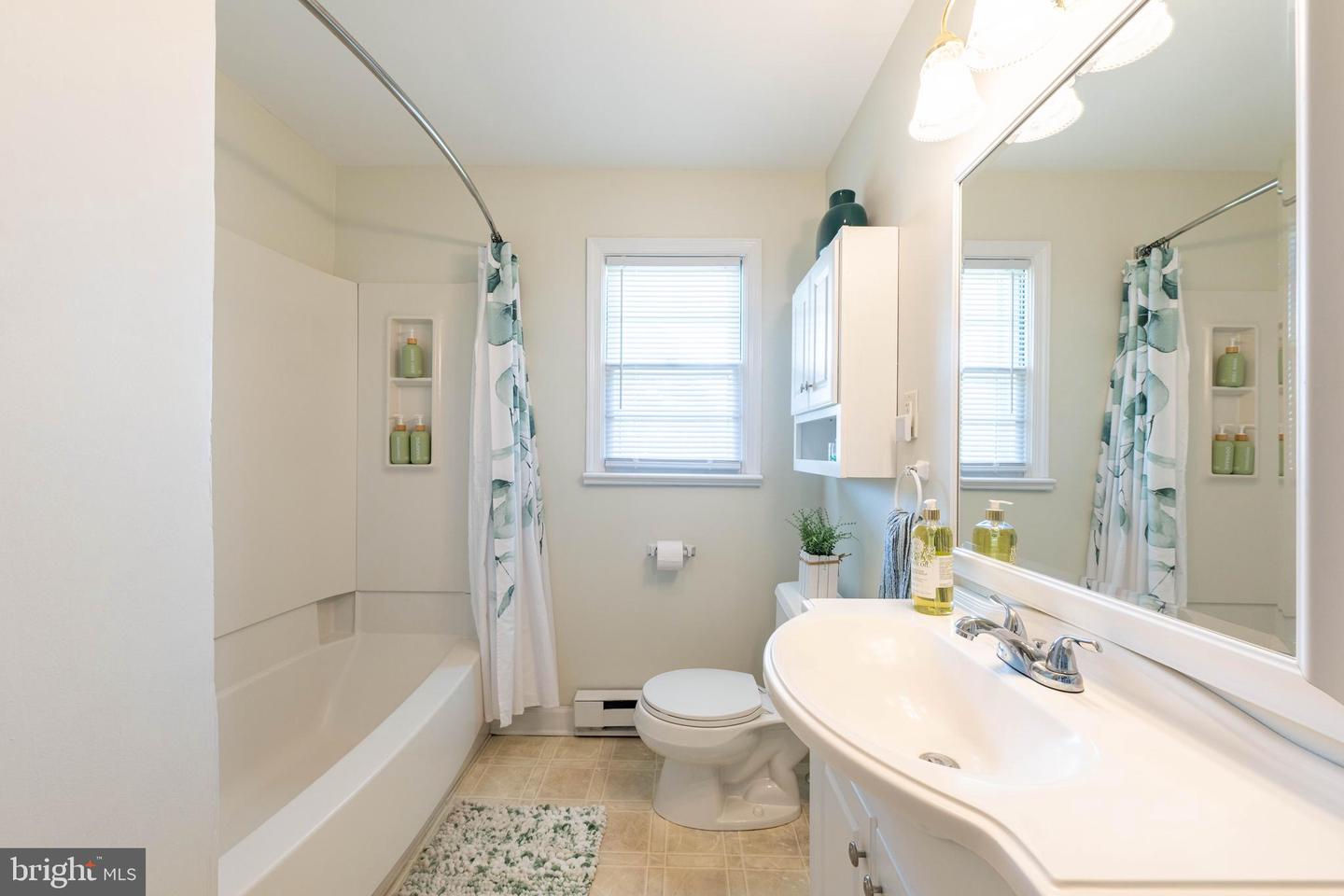 4462 MARTINSBURG PIKE, CLEAR BROOK, Virginia 22624, 4 Bedrooms Bedrooms, 10 Rooms Rooms,2 BathroomsBathrooms,Residential,For sale,4462 MARTINSBURG PIKE,VAFV2034654 MLS # VAFV2034654