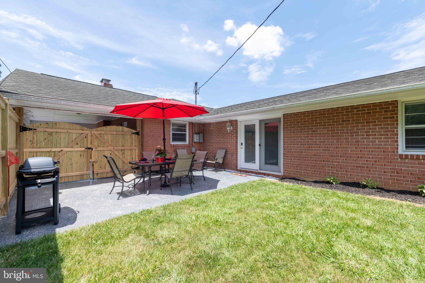4462 MARTINSBURG PIKE, CLEAR BROOK, Virginia 22624, 4 Bedrooms Bedrooms, 10 Rooms Rooms,2 BathroomsBathrooms,Residential,For sale,4462 MARTINSBURG PIKE,VAFV2034654 MLS # VAFV2034654