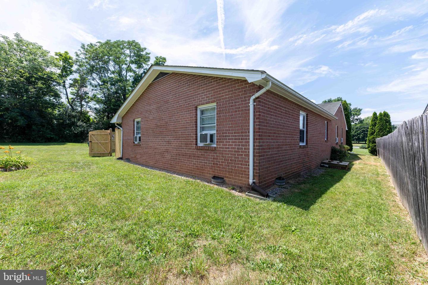 4462 MARTINSBURG PIKE, CLEAR BROOK, Virginia 22624, 4 Bedrooms Bedrooms, 10 Rooms Rooms,2 BathroomsBathrooms,Residential,For sale,4462 MARTINSBURG PIKE,VAFV2034654 MLS # VAFV2034654