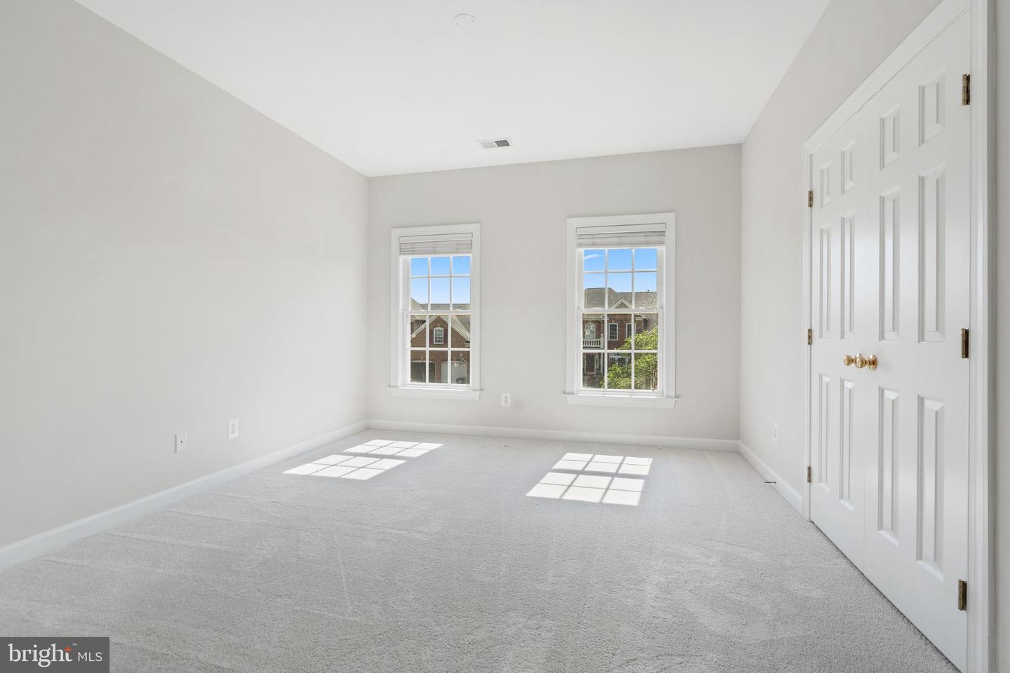 6513 DEBHILL LN, GAINESVILLE, Virginia 20155, 4 Bedrooms Bedrooms, ,4 BathroomsBathrooms,Residential,For sale,6513 DEBHILL LN,VAPW2096416 MLS # VAPW2096416