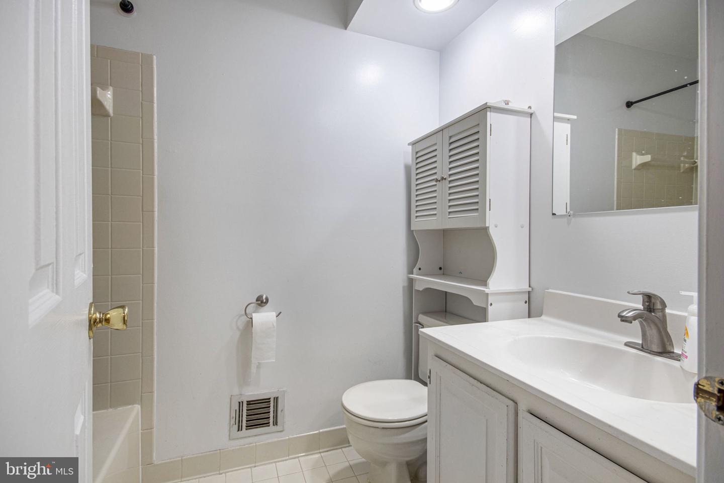 14445 SALISBURY PLAIN CT, CENTREVILLE, Virginia 20120, 2 Bedrooms Bedrooms, ,2 BathroomsBathrooms,Residential,For sale,14445 SALISBURY PLAIN CT,VAFX2245630 MLS # VAFX2245630