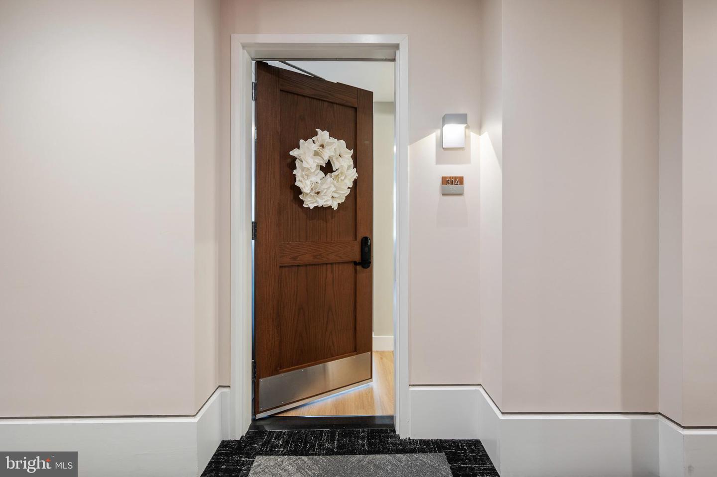 801 N FAIRFAX ST #314, ALEXANDRIA, Virginia 22314, 2 Bedrooms Bedrooms, 1 Room Rooms,2 BathroomsBathrooms,Residential,For sale,801 N FAIRFAX ST #314,VAAX2046154 MLS # VAAX2046154