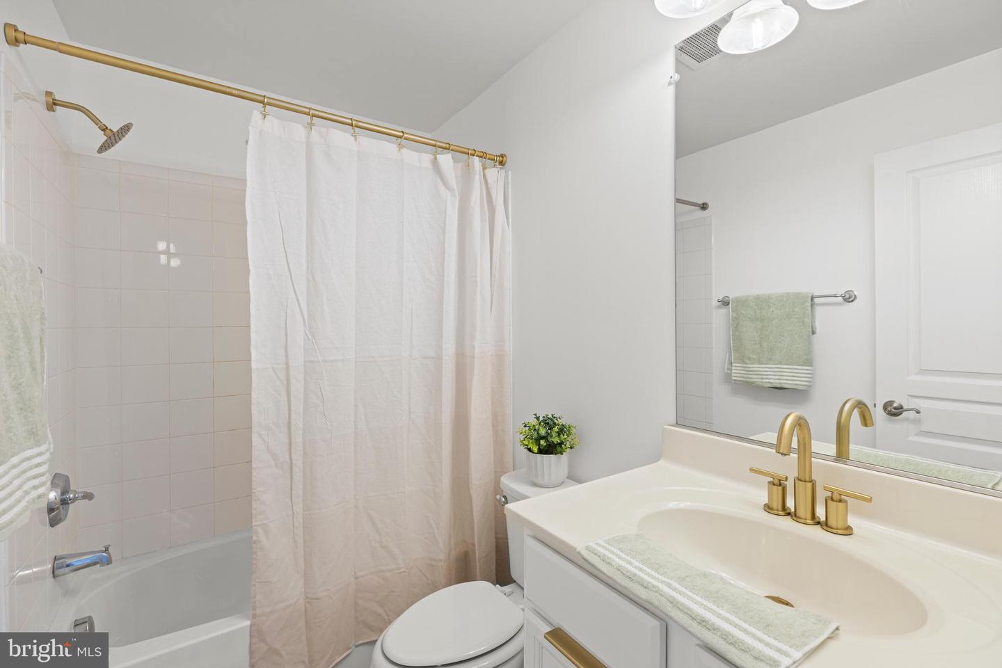 14842 MASON CREEK CIR, WOODBRIDGE, Virginia 22191, 3 Bedrooms Bedrooms, ,2 BathroomsBathrooms,Residential,For sale,14842 MASON CREEK CIR,VAPW2096434 MLS # VAPW2096434