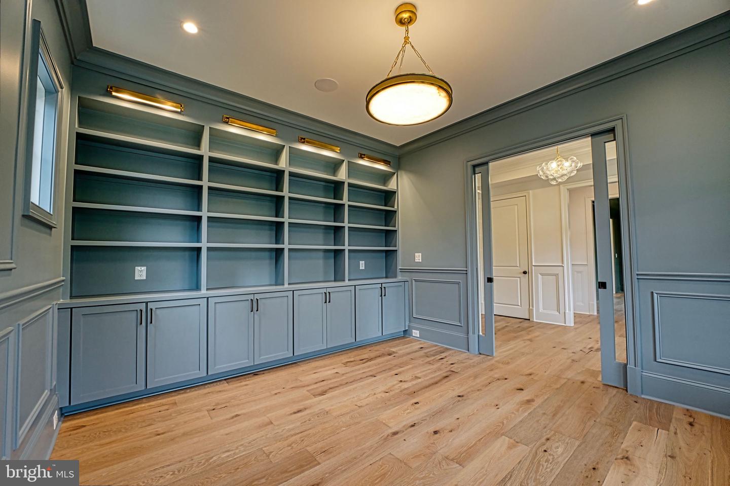 4740 34TH RD N, ARLINGTON, Virginia 22207, 6 Bedrooms Bedrooms, ,6 BathroomsBathrooms,Residential,For sale,4740 34TH RD N,VAAR2058848 MLS # VAAR2058848