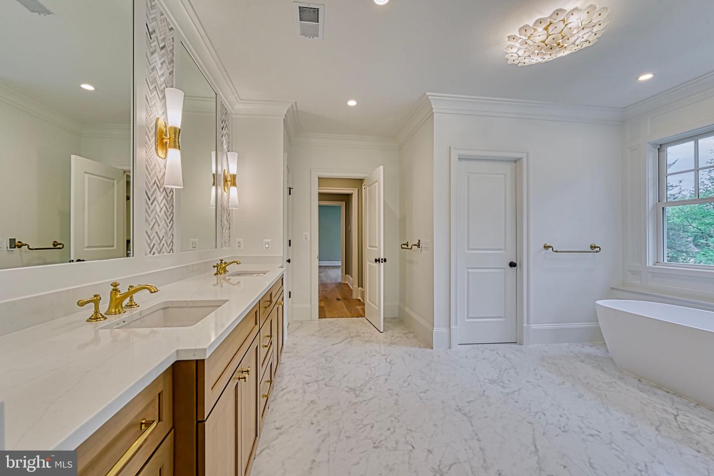 4740 34TH RD N, ARLINGTON, Virginia 22207, 6 Bedrooms Bedrooms, ,6 BathroomsBathrooms,Residential,For sale,4740 34TH RD N,VAAR2058848 MLS # VAAR2058848