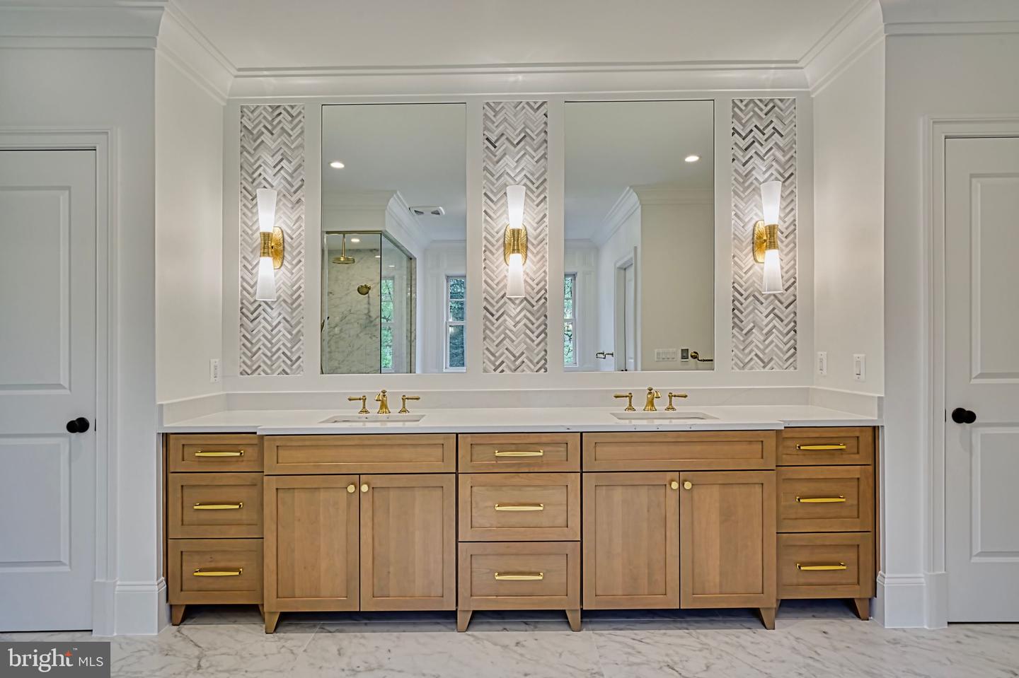 4740 34TH RD N, ARLINGTON, Virginia 22207, 6 Bedrooms Bedrooms, ,6 BathroomsBathrooms,Residential,For sale,4740 34TH RD N,VAAR2058848 MLS # VAAR2058848