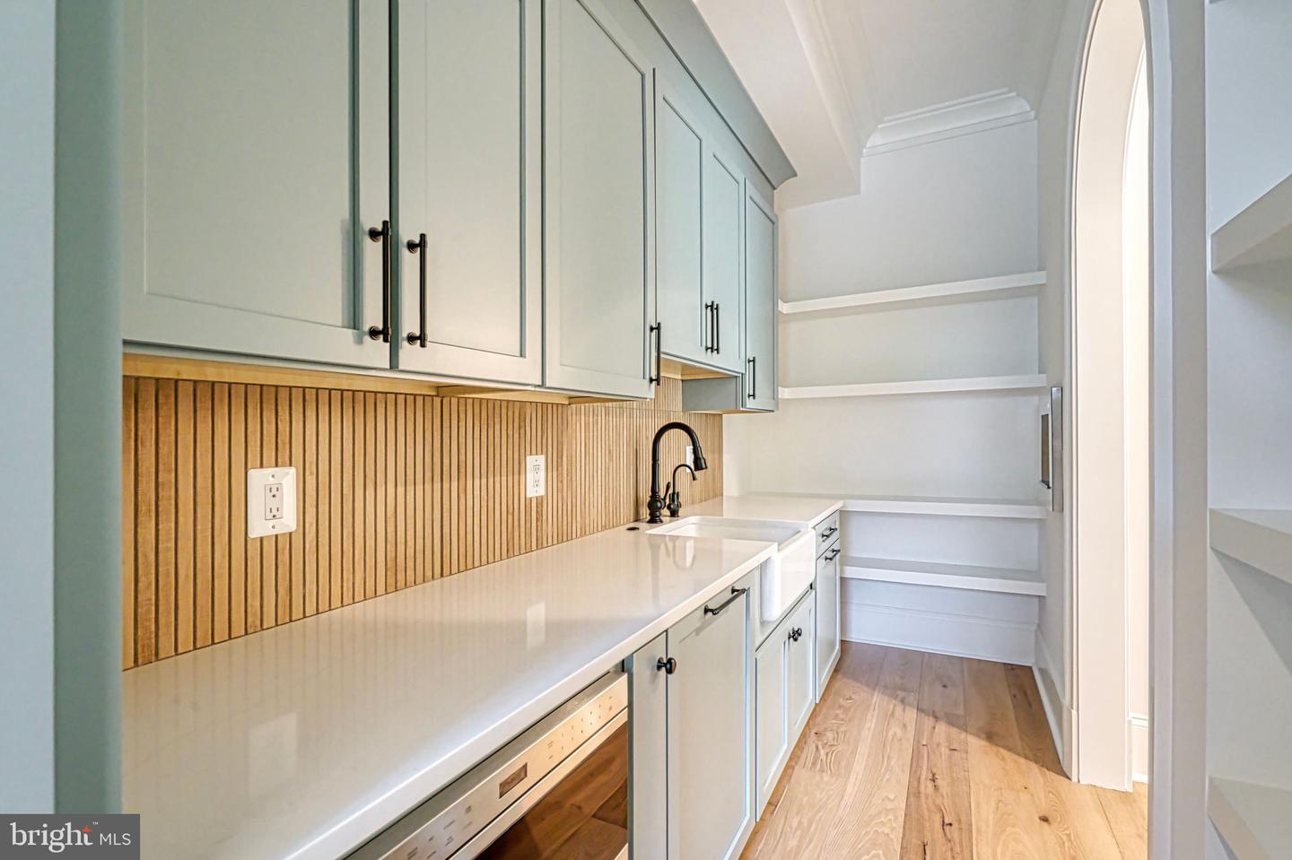4740 34TH RD N, ARLINGTON, Virginia 22207, 6 Bedrooms Bedrooms, ,6 BathroomsBathrooms,Residential,For sale,4740 34TH RD N,VAAR2058848 MLS # VAAR2058848