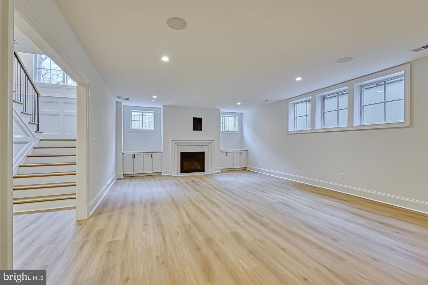 4740 34TH RD N, ARLINGTON, Virginia 22207, 6 Bedrooms Bedrooms, ,6 BathroomsBathrooms,Residential,For sale,4740 34TH RD N,VAAR2058848 MLS # VAAR2058848