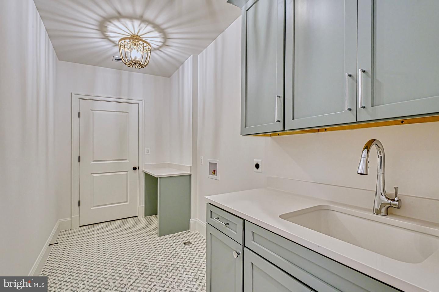 4740 34TH RD N, ARLINGTON, Virginia 22207, 6 Bedrooms Bedrooms, ,6 BathroomsBathrooms,Residential,For sale,4740 34TH RD N,VAAR2058848 MLS # VAAR2058848