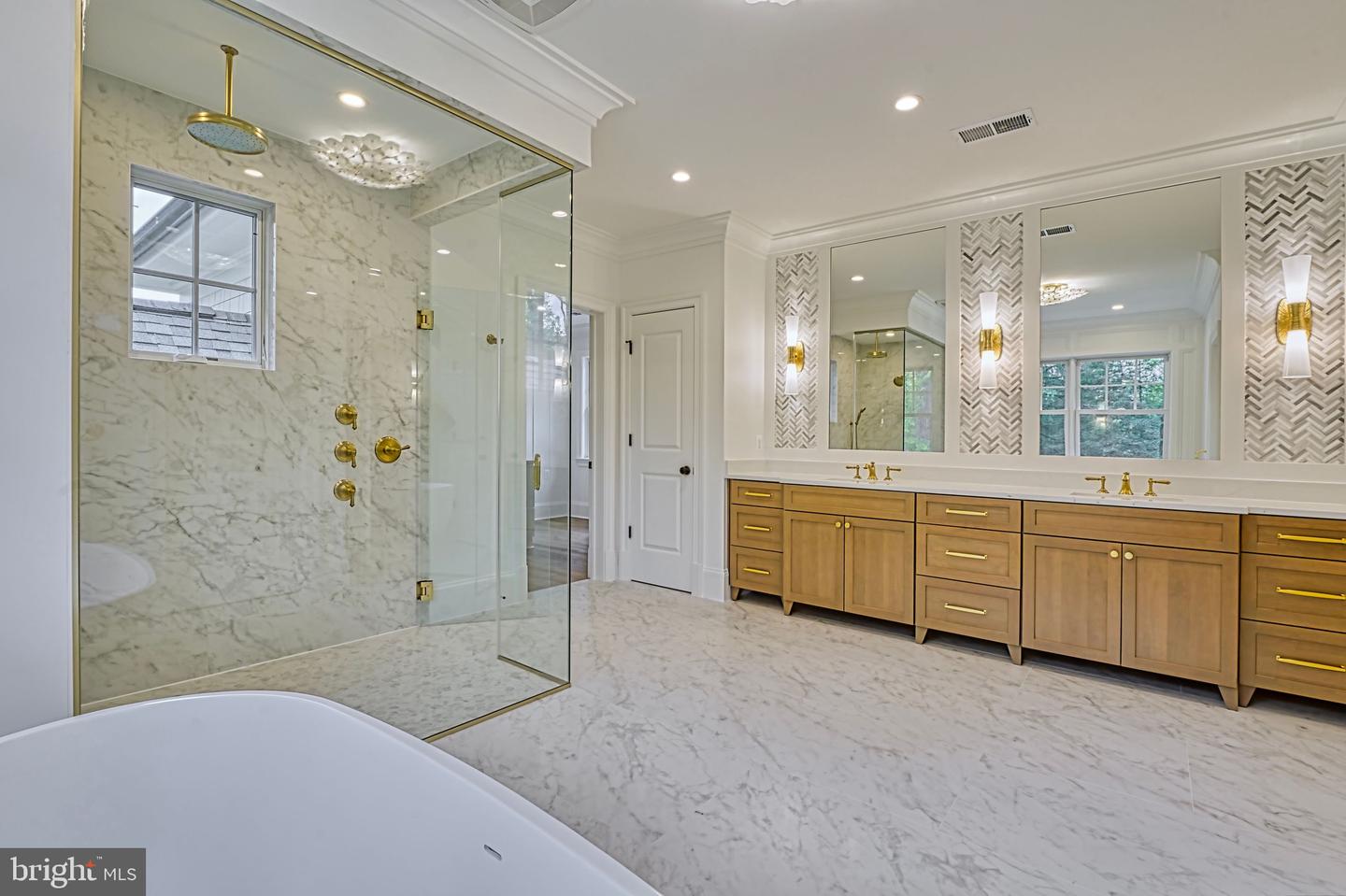 4740 34TH RD N, ARLINGTON, Virginia 22207, 6 Bedrooms Bedrooms, ,6 BathroomsBathrooms,Residential,For sale,4740 34TH RD N,VAAR2058848 MLS # VAAR2058848