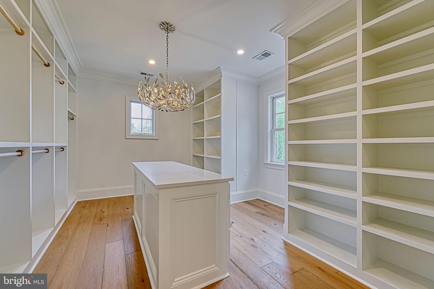 4740 34TH RD N, ARLINGTON, Virginia 22207, 6 Bedrooms Bedrooms, ,6 BathroomsBathrooms,Residential,For sale,4740 34TH RD N,VAAR2058848 MLS # VAAR2058848
