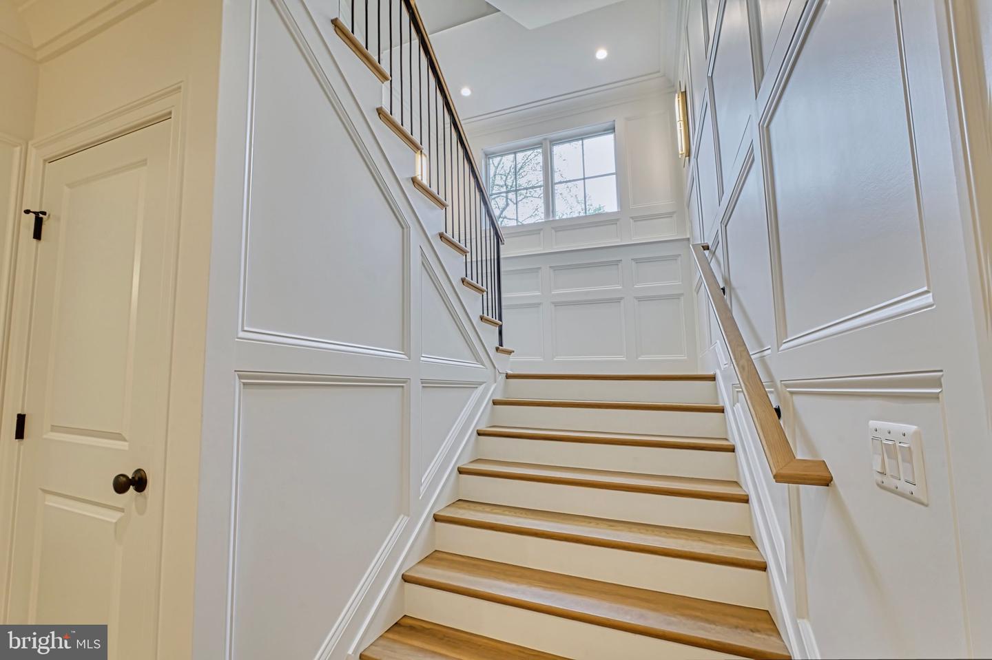 4740 34TH RD N, ARLINGTON, Virginia 22207, 6 Bedrooms Bedrooms, ,6 BathroomsBathrooms,Residential,For sale,4740 34TH RD N,VAAR2058848 MLS # VAAR2058848