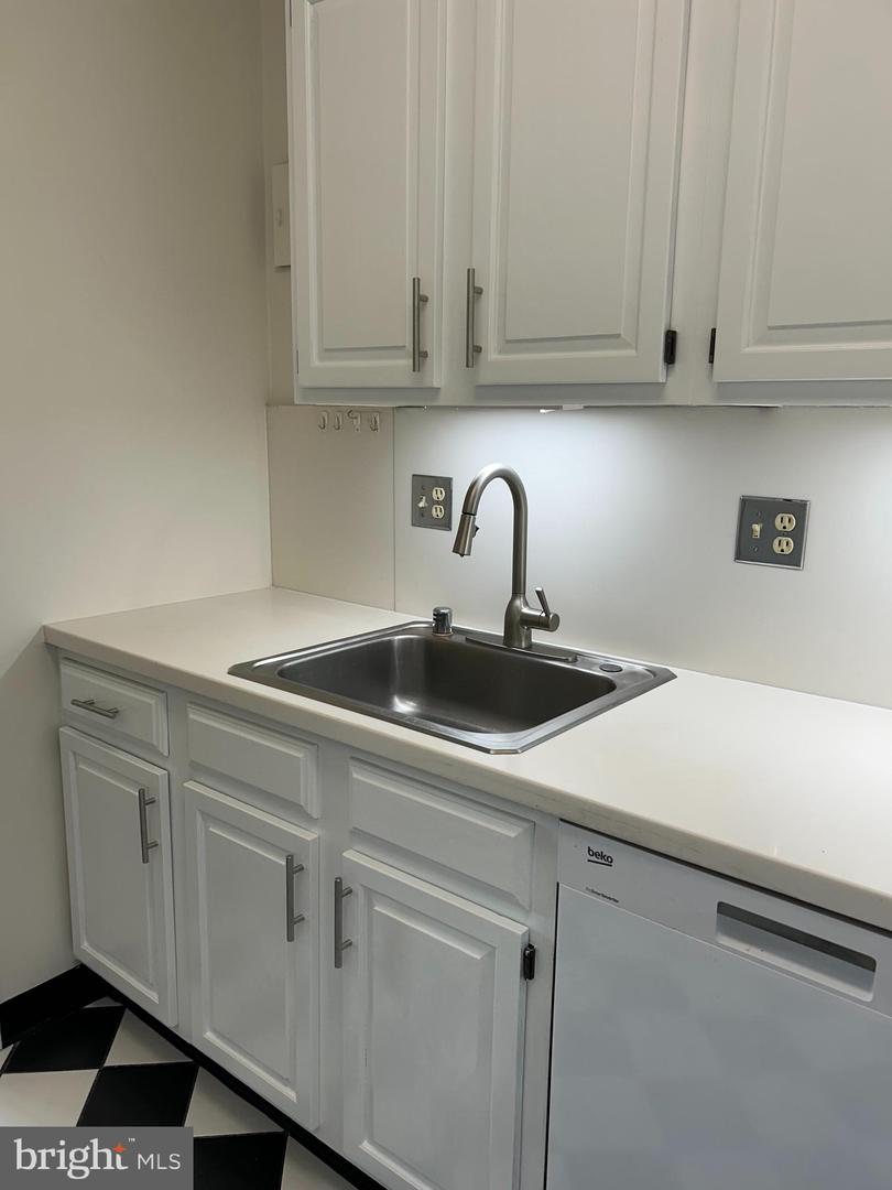 4000 CATHEDRAL AVE NW #406B, WASHINGTON, District Of Columbia 20016, 2 Bedrooms Bedrooms, ,1 BathroomBathrooms,Residential,For sale,4000 CATHEDRAL AVE NW #406B,DCDC2204460 MLS # DCDC2204460