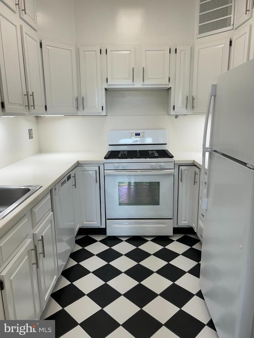 4000 CATHEDRAL AVE NW #406B, WASHINGTON, District Of Columbia 20016, 2 Bedrooms Bedrooms, ,1 BathroomBathrooms,Residential,For sale,4000 CATHEDRAL AVE NW #406B,DCDC2204460 MLS # DCDC2204460