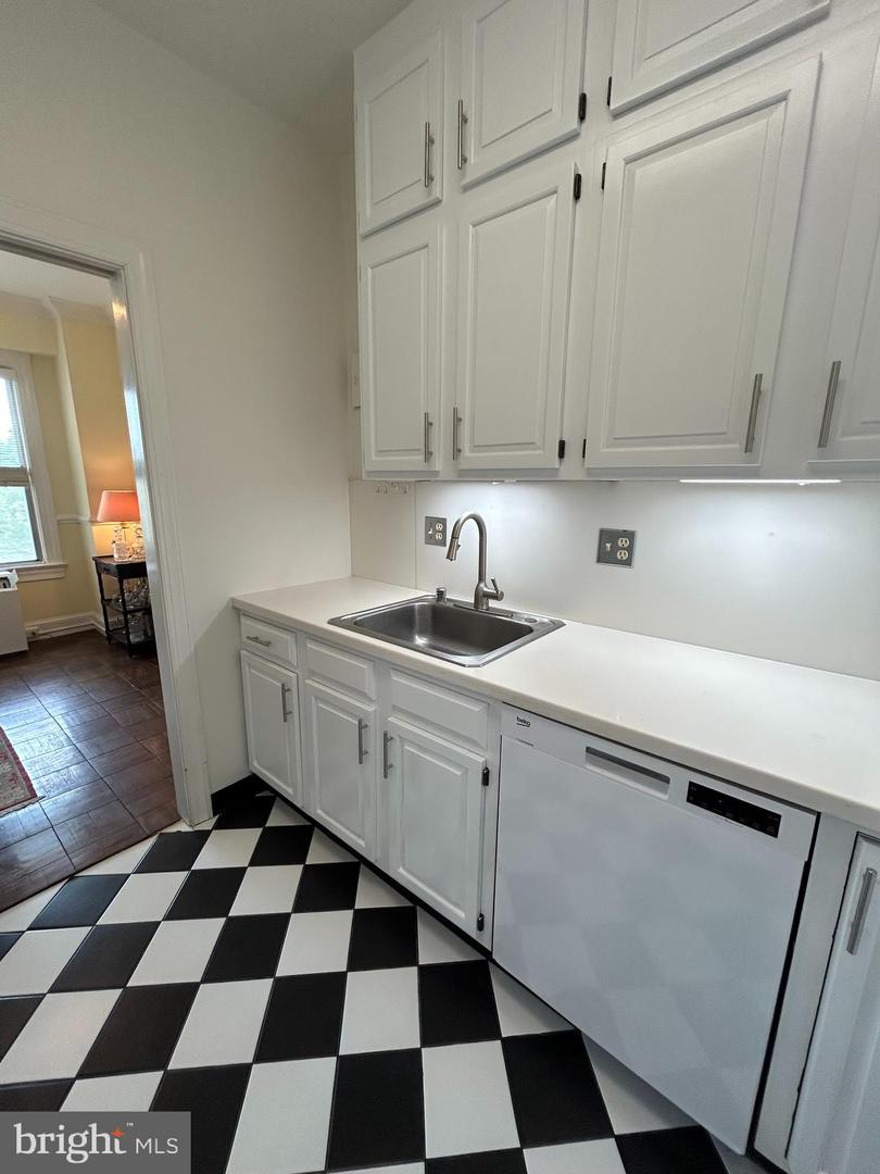 4000 CATHEDRAL AVE NW #406B, WASHINGTON, District Of Columbia 20016, 2 Bedrooms Bedrooms, ,1 BathroomBathrooms,Residential,For sale,4000 CATHEDRAL AVE NW #406B,DCDC2204460 MLS # DCDC2204460