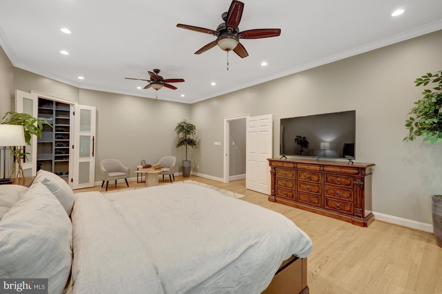 180 RIVER PARK DR, GREAT FALLS, Virginia 22066, 10 Bedrooms Bedrooms, ,8 BathroomsBathrooms,Residential,For sale,180 RIVER PARK DR,VAFX2245536 MLS # VAFX2245536