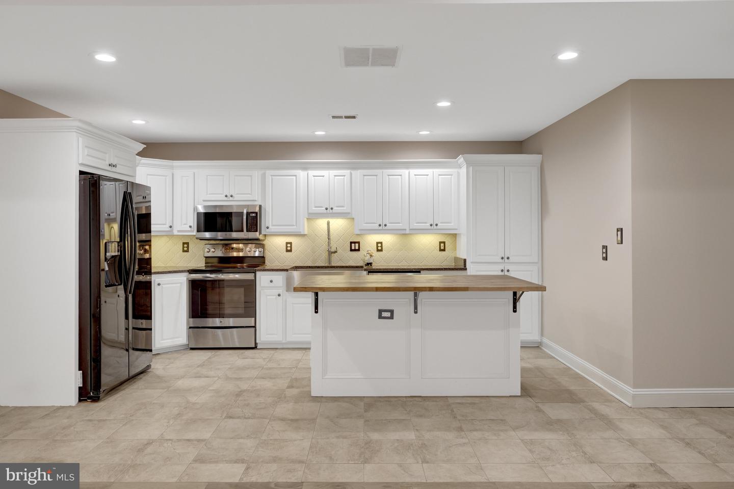 180 RIVER PARK DR, GREAT FALLS, Virginia 22066, 10 Bedrooms Bedrooms, ,8 BathroomsBathrooms,Residential,For sale,180 RIVER PARK DR,VAFX2245536 MLS # VAFX2245536