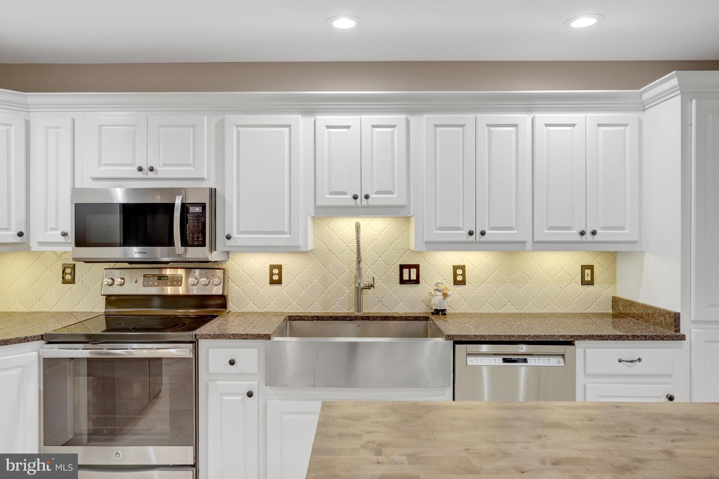 180 RIVER PARK DR, GREAT FALLS, Virginia 22066, 10 Bedrooms Bedrooms, ,8 BathroomsBathrooms,Residential,For sale,180 RIVER PARK DR,VAFX2245536 MLS # VAFX2245536