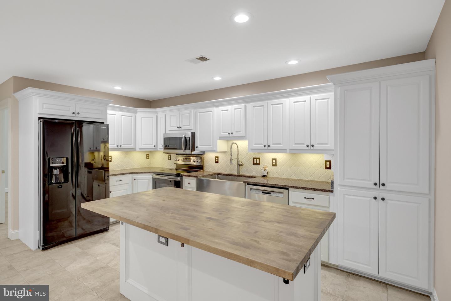 180 RIVER PARK DR, GREAT FALLS, Virginia 22066, 10 Bedrooms Bedrooms, ,8 BathroomsBathrooms,Residential,For sale,180 RIVER PARK DR,VAFX2245536 MLS # VAFX2245536
