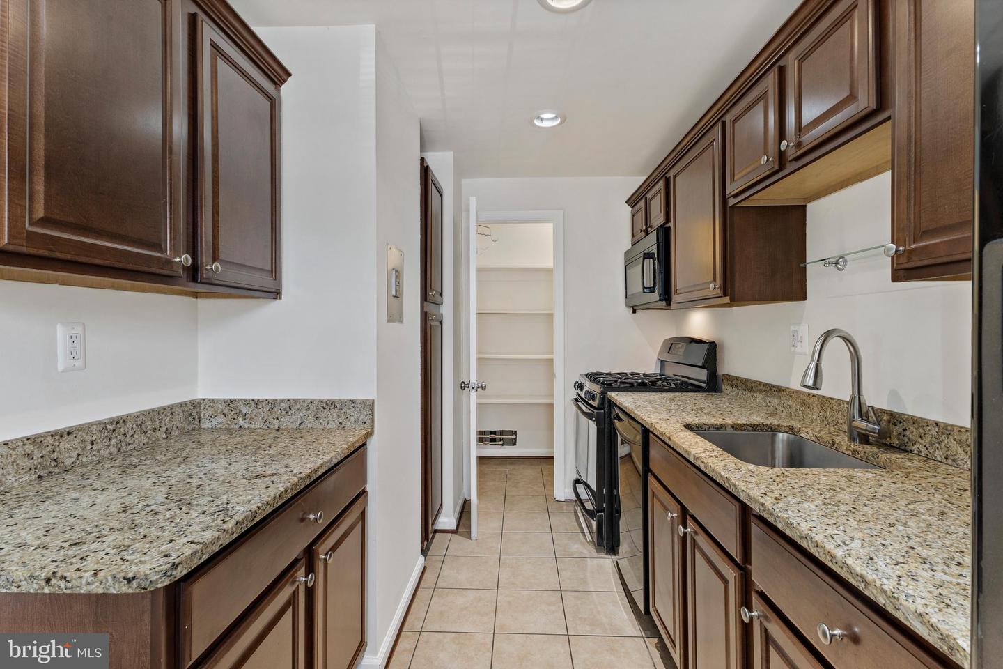 8228 MCCLELLAND PL, ALEXANDRIA, Virginia 22309, 3 Bedrooms Bedrooms, 6 Rooms Rooms,3 BathroomsBathrooms,Residential,For sale,8228 MCCLELLAND PL,VAFX2246288 MLS # VAFX2246288
