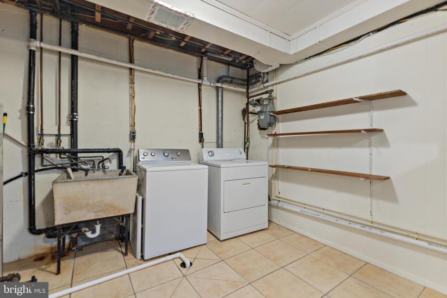 8228 MCCLELLAND PL, ALEXANDRIA, Virginia 22309, 3 Bedrooms Bedrooms, 6 Rooms Rooms,3 BathroomsBathrooms,Residential,For sale,8228 MCCLELLAND PL,VAFX2246288 MLS # VAFX2246288