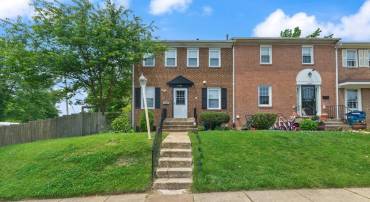8228 MCCLELLAND PL, ALEXANDRIA, Virginia 22309, 3 Bedrooms Bedrooms, 6 Rooms Rooms,3 BathroomsBathrooms,Residential,For sale,8228 MCCLELLAND PL,VAFX2246288 MLS # VAFX2246288