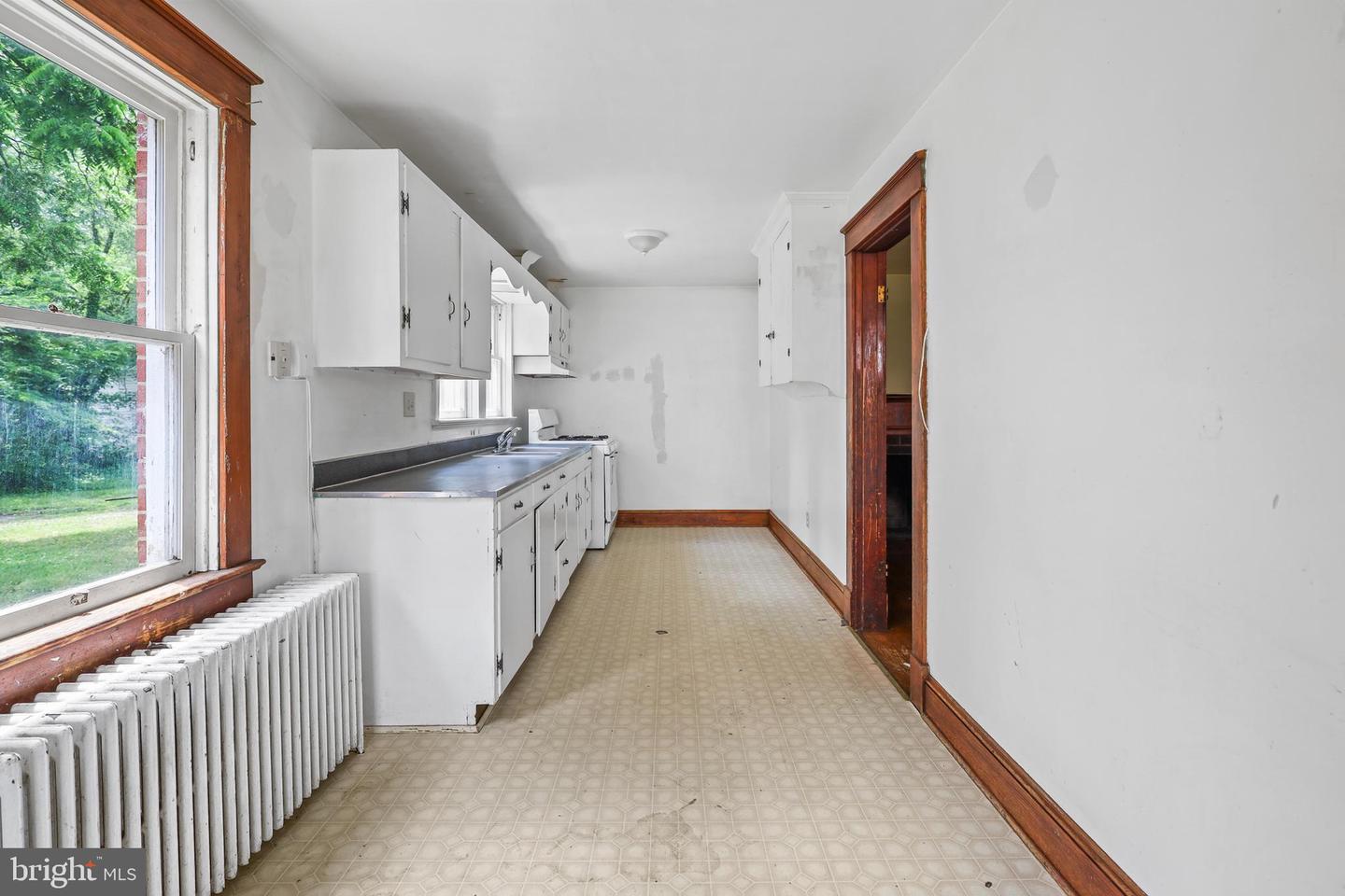 521-1/2 N LOUDOUN ST, WINCHESTER, Virginia 22601, 4 Bedrooms Bedrooms, 8 Rooms Rooms,1 BathroomBathrooms,Residential,For sale,521-1/2 N LOUDOUN ST,VAWI2007934 MLS # VAWI2007934