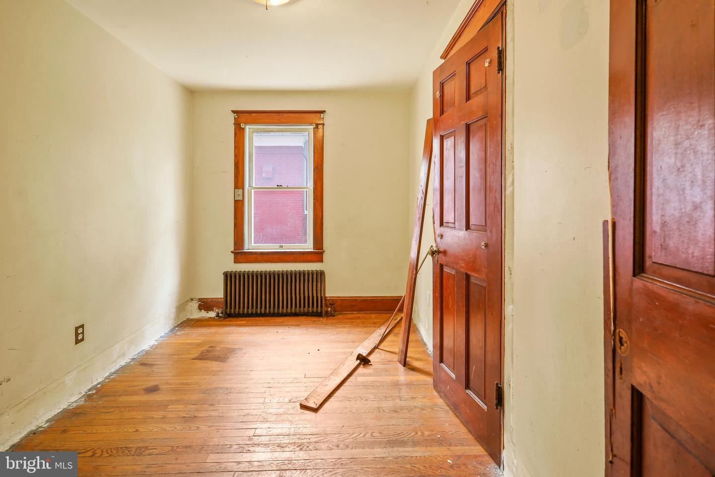 521-1/2 N LOUDOUN ST, WINCHESTER, Virginia 22601, 4 Bedrooms Bedrooms, 8 Rooms Rooms,1 BathroomBathrooms,Residential,For sale,521-1/2 N LOUDOUN ST,VAWI2007934 MLS # VAWI2007934