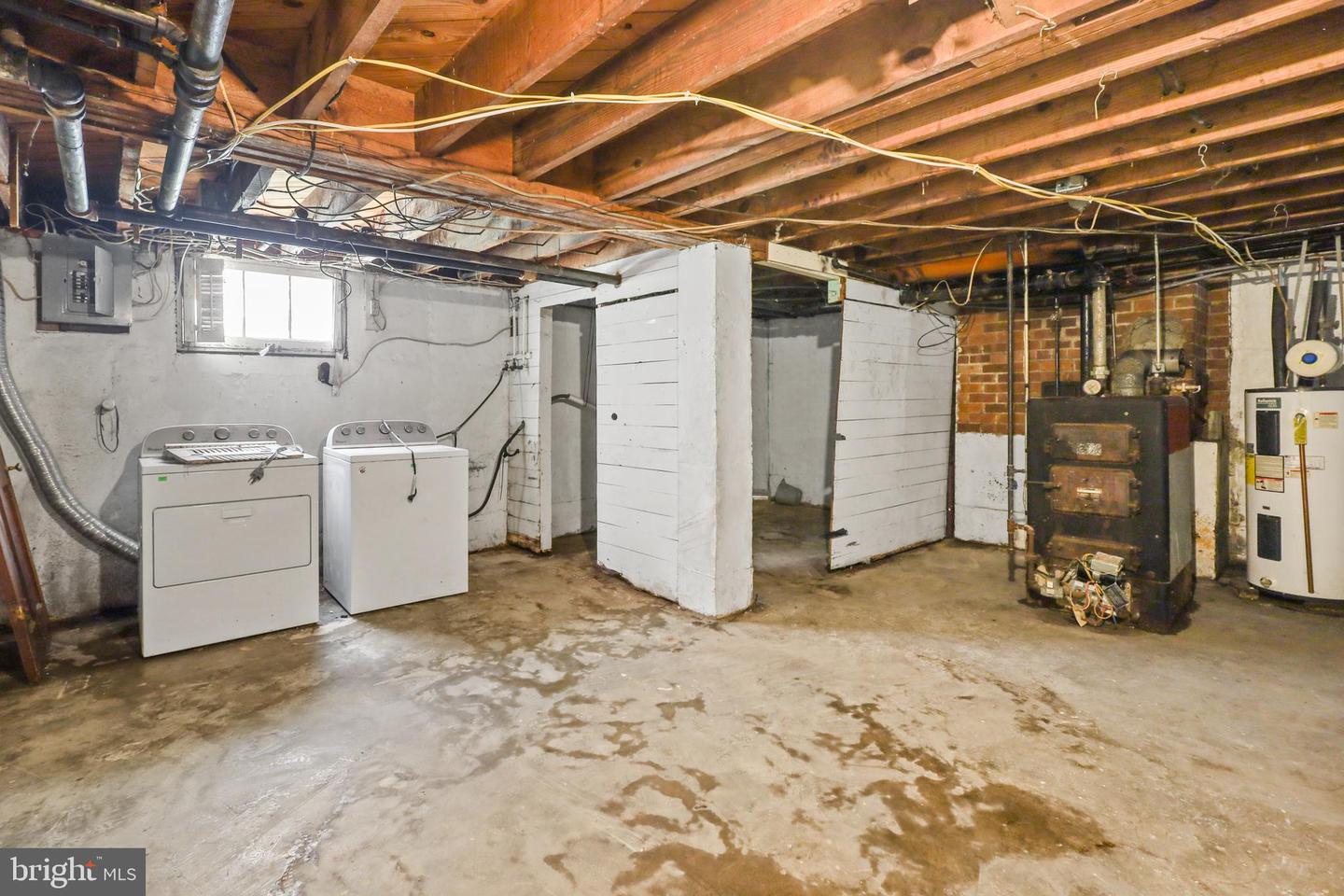 521-1/2 N LOUDOUN ST, WINCHESTER, Virginia 22601, 4 Bedrooms Bedrooms, 8 Rooms Rooms,1 BathroomBathrooms,Residential,For sale,521-1/2 N LOUDOUN ST,VAWI2007934 MLS # VAWI2007934