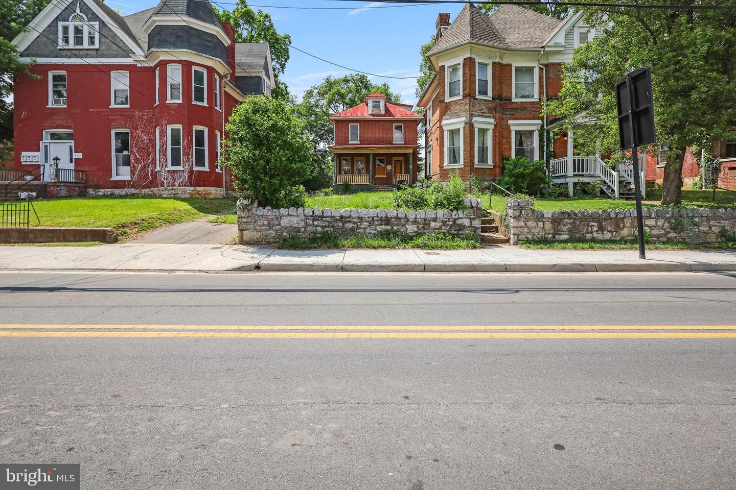 521-1/2 N LOUDOUN ST, WINCHESTER, Virginia 22601, 4 Bedrooms Bedrooms, 8 Rooms Rooms,1 BathroomBathrooms,Residential,For sale,521-1/2 N LOUDOUN ST,VAWI2007934 MLS # VAWI2007934