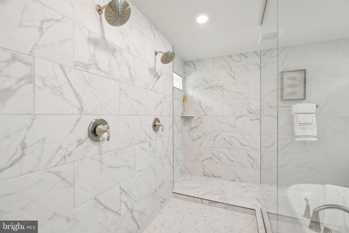 3413 WOODED RUN DR, BROAD RUN, Virginia 20137, 3 Bedrooms Bedrooms, ,4 BathroomsBathrooms,Residential,For sale,3413 WOODED RUN DR,VAFQ2016982 MLS # VAFQ2016982