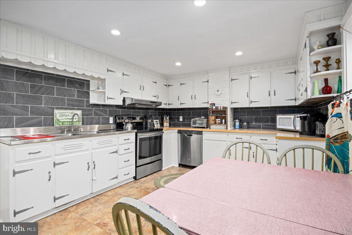 6772 EAST SIDE, ELKTON, Virginia 22827, 3 Bedrooms Bedrooms, ,2 BathroomsBathrooms,Residential,For sale,6772 EAST SIDE,VARO2002374 MLS # VARO2002374