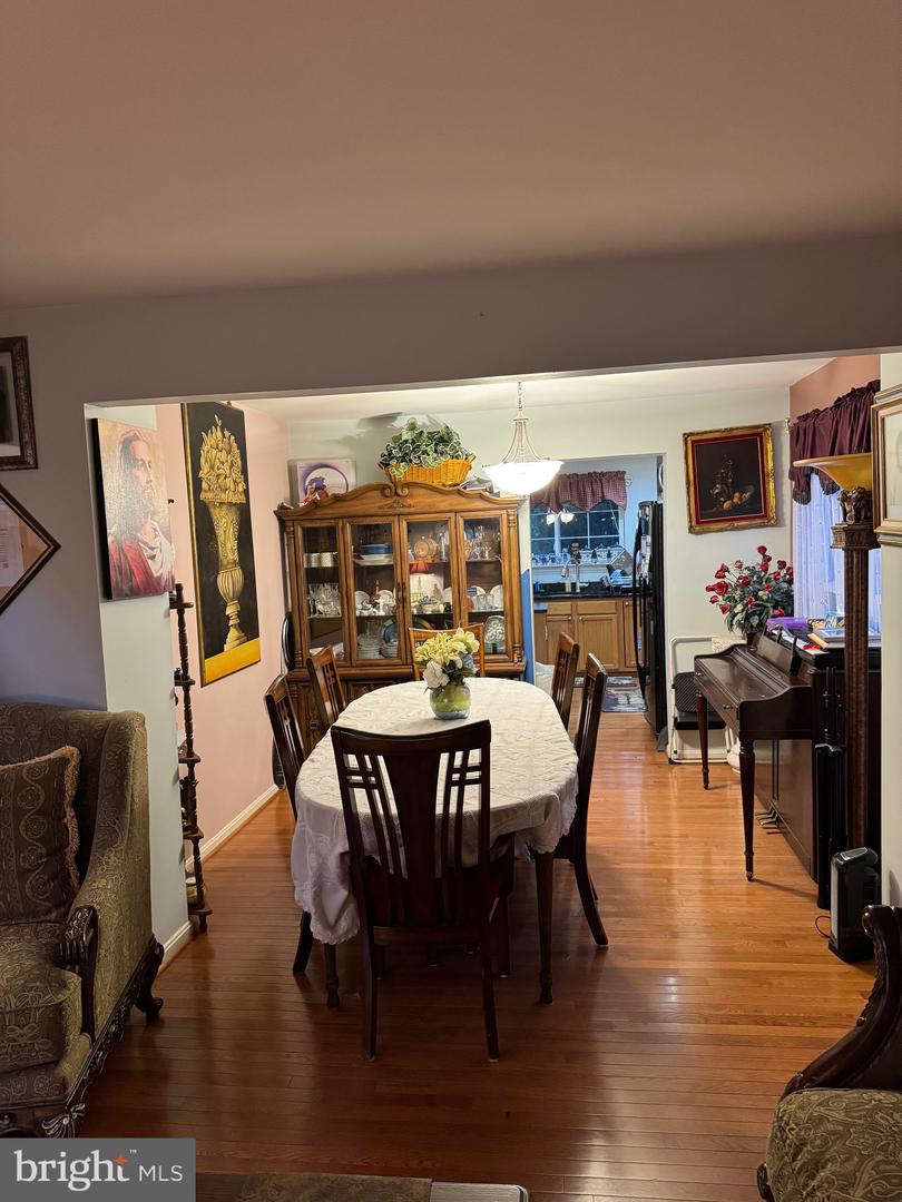 8807 GRANTHAM CT, BRISTOW, Virginia 20136, 5 Bedrooms Bedrooms, ,3 BathroomsBathrooms,Residential,For sale,8807 GRANTHAM CT,VAPW2096642 MLS # VAPW2096642