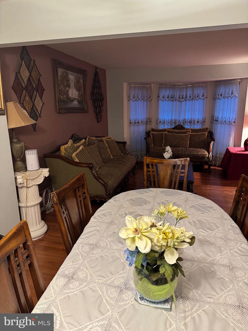 8807 GRANTHAM CT, BRISTOW, Virginia 20136, 5 Bedrooms Bedrooms, ,3 BathroomsBathrooms,Residential,For sale,8807 GRANTHAM CT,VAPW2096642 MLS # VAPW2096642