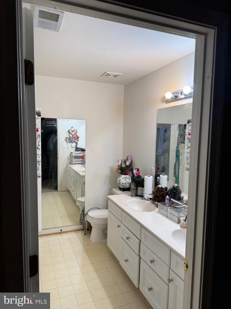 8807 GRANTHAM CT, BRISTOW, Virginia 20136, 5 Bedrooms Bedrooms, ,3 BathroomsBathrooms,Residential,For sale,8807 GRANTHAM CT,VAPW2096642 MLS # VAPW2096642