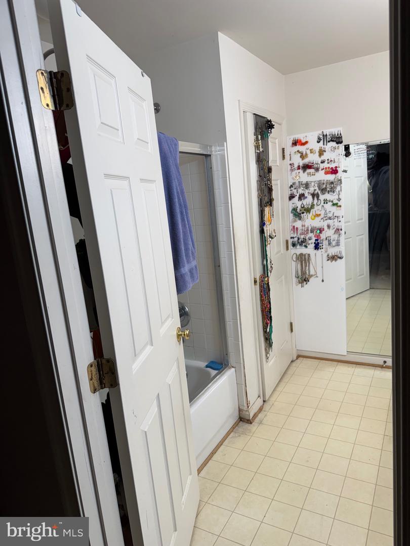 8807 GRANTHAM CT, BRISTOW, Virginia 20136, 5 Bedrooms Bedrooms, ,3 BathroomsBathrooms,Residential,For sale,8807 GRANTHAM CT,VAPW2096642 MLS # VAPW2096642