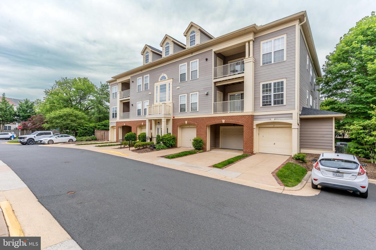 11301 WESTBROOK MILL LN #202, FAIRFAX, Virginia 22030, 3 Bedrooms Bedrooms, ,2 BathroomsBathrooms,Residential,For sale,11301 WESTBROOK MILL LN #202,VAFX2246402 MLS # VAFX2246402