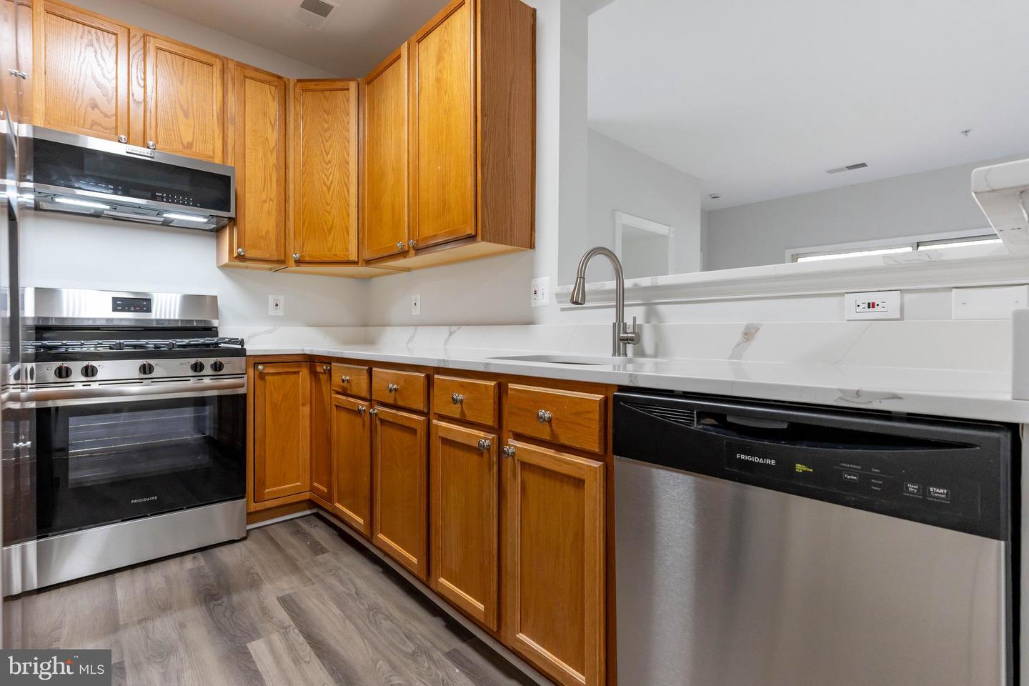 11301 WESTBROOK MILL LN #202, FAIRFAX, Virginia 22030, 3 Bedrooms Bedrooms, ,2 BathroomsBathrooms,Residential,For sale,11301 WESTBROOK MILL LN #202,VAFX2246402 MLS # VAFX2246402