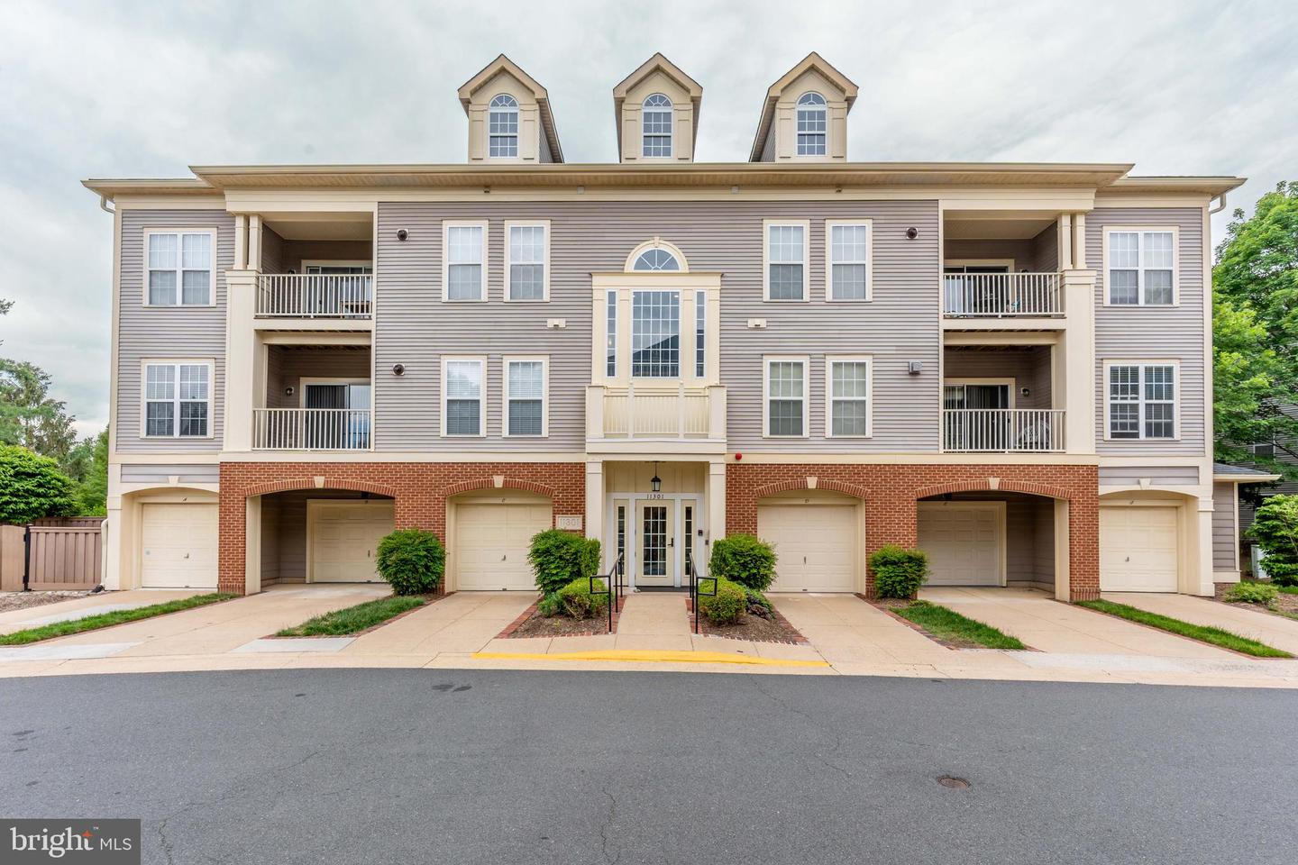 11301 WESTBROOK MILL LN #202, FAIRFAX, Virginia 22030, 3 Bedrooms Bedrooms, ,2 BathroomsBathrooms,Residential,For sale,11301 WESTBROOK MILL LN #202,VAFX2246402 MLS # VAFX2246402