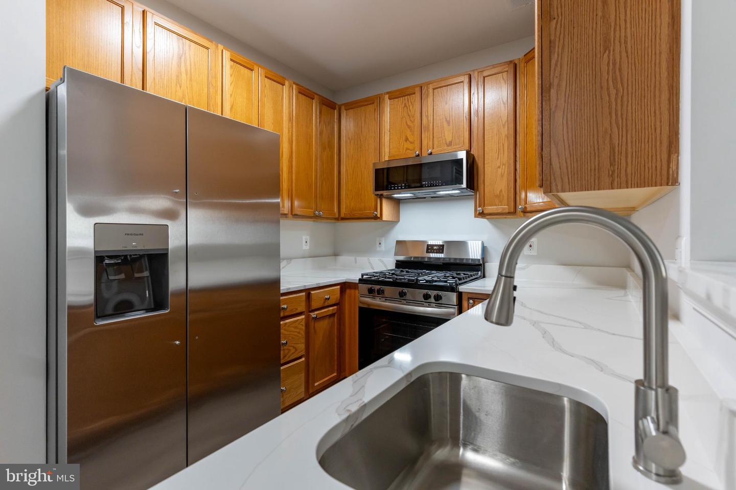 11301 WESTBROOK MILL LN #202, FAIRFAX, Virginia 22030, 3 Bedrooms Bedrooms, ,2 BathroomsBathrooms,Residential,For sale,11301 WESTBROOK MILL LN #202,VAFX2246402 MLS # VAFX2246402