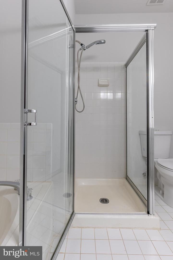 11301 WESTBROOK MILL LN #202, FAIRFAX, Virginia 22030, 3 Bedrooms Bedrooms, ,2 BathroomsBathrooms,Residential,For sale,11301 WESTBROOK MILL LN #202,VAFX2246402 MLS # VAFX2246402