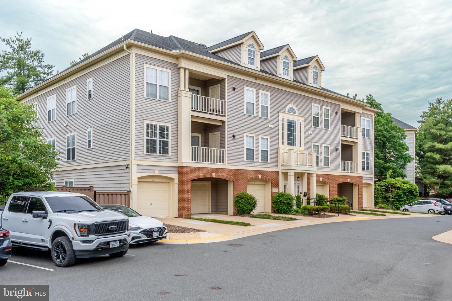 11301 WESTBROOK MILL LN #202, FAIRFAX, Virginia 22030, 3 Bedrooms Bedrooms, ,2 BathroomsBathrooms,Residential,For sale,11301 WESTBROOK MILL LN #202,VAFX2246402 MLS # VAFX2246402