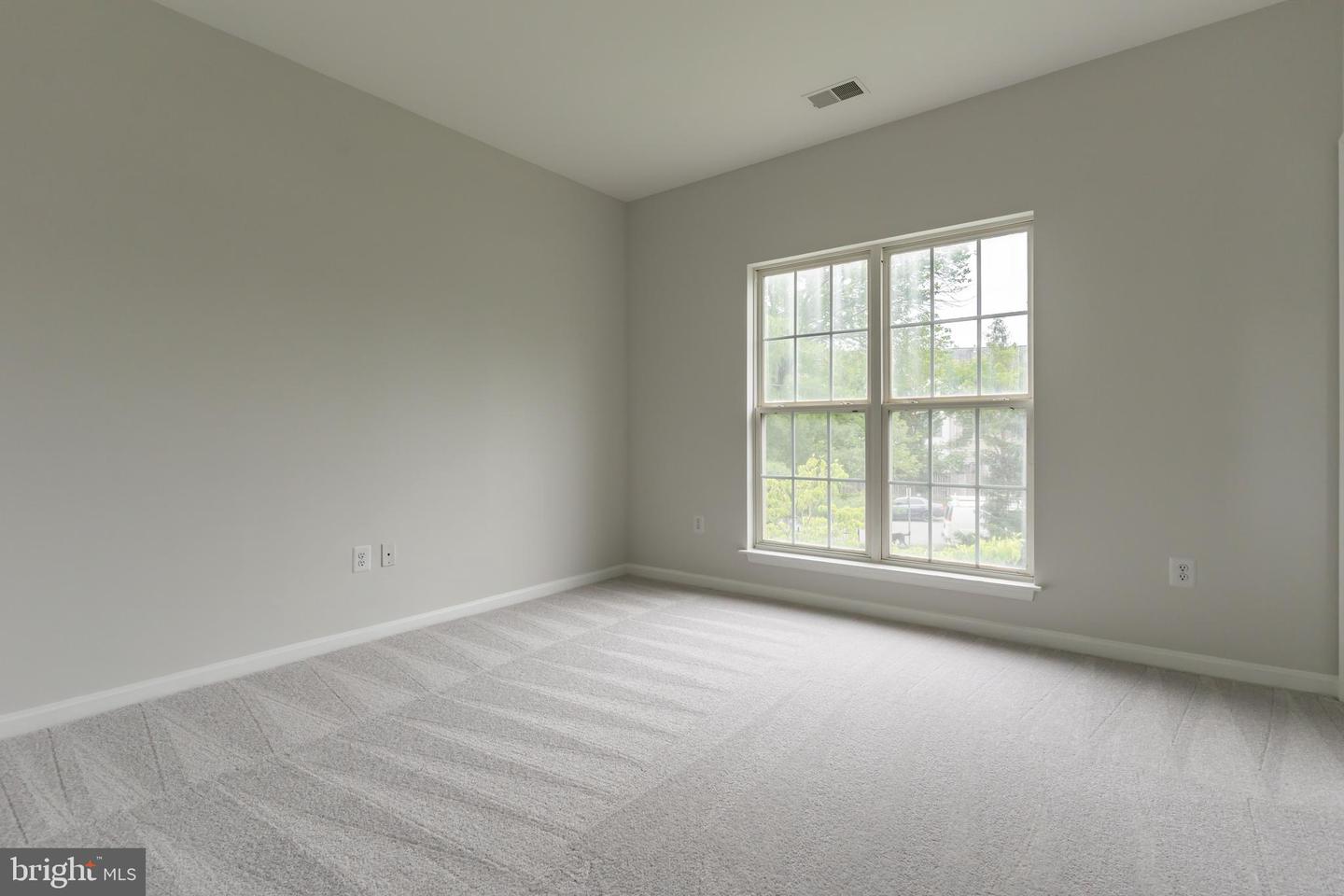 11301 WESTBROOK MILL LN #202, FAIRFAX, Virginia 22030, 3 Bedrooms Bedrooms, ,2 BathroomsBathrooms,Residential,For sale,11301 WESTBROOK MILL LN #202,VAFX2246402 MLS # VAFX2246402
